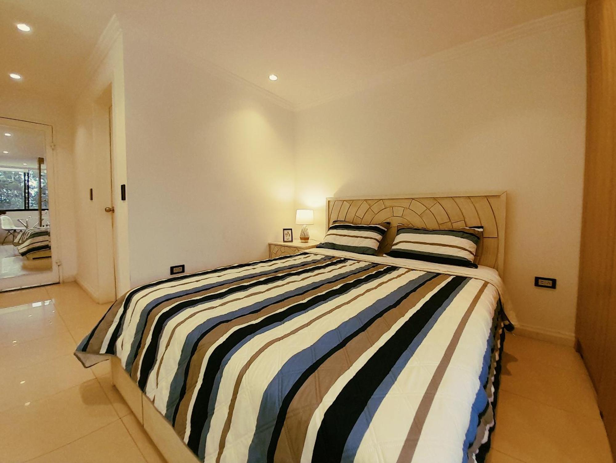 Elegante Suite Privada En Cuenca - Parqueo Incluido Exteriör bild